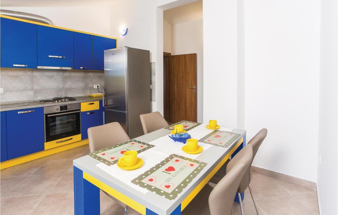 Amazing Apartment In Makarska With Wifi Экстерьер фото