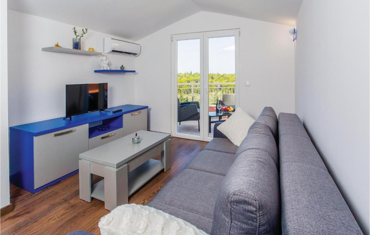 Amazing Apartment In Makarska With Wifi Экстерьер фото