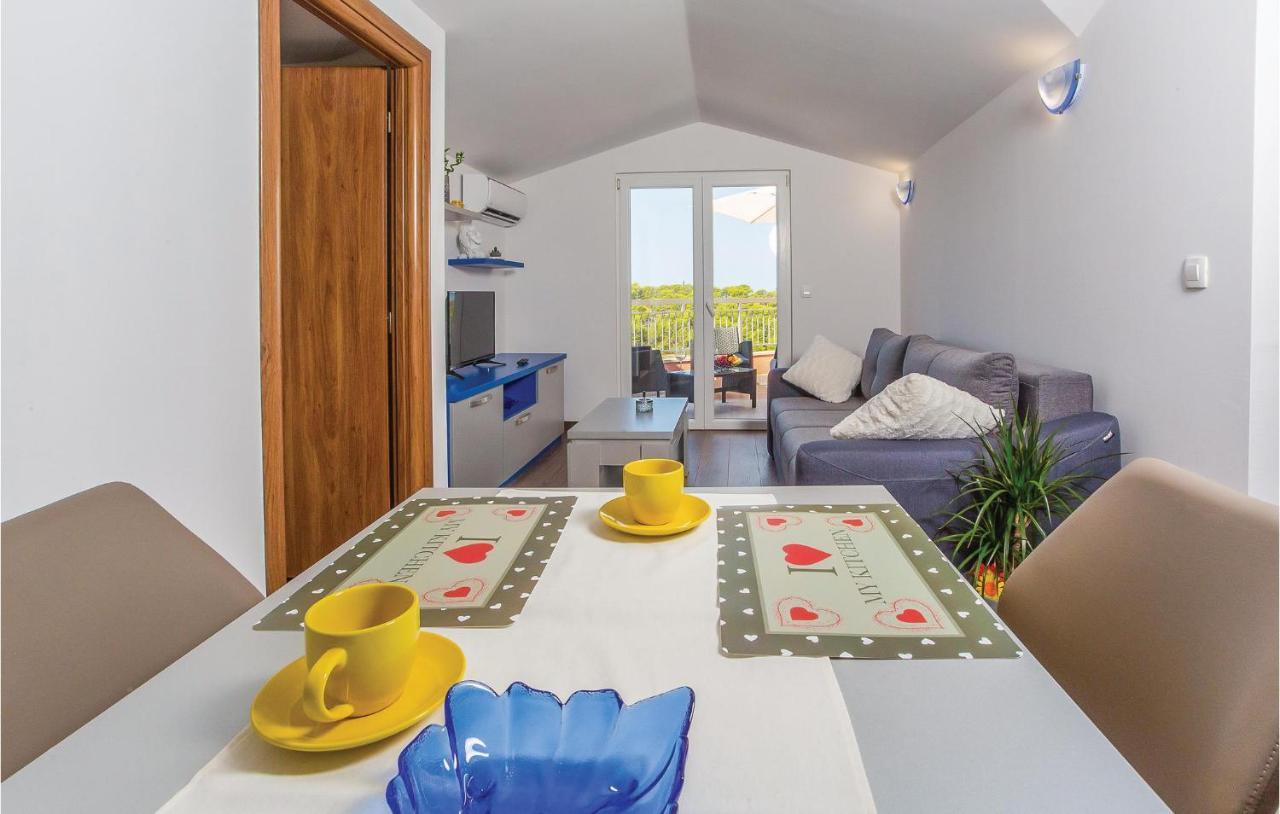 Amazing Apartment In Makarska With Wifi Экстерьер фото