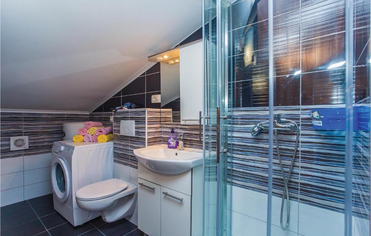 Amazing Apartment In Makarska With Wifi Экстерьер фото